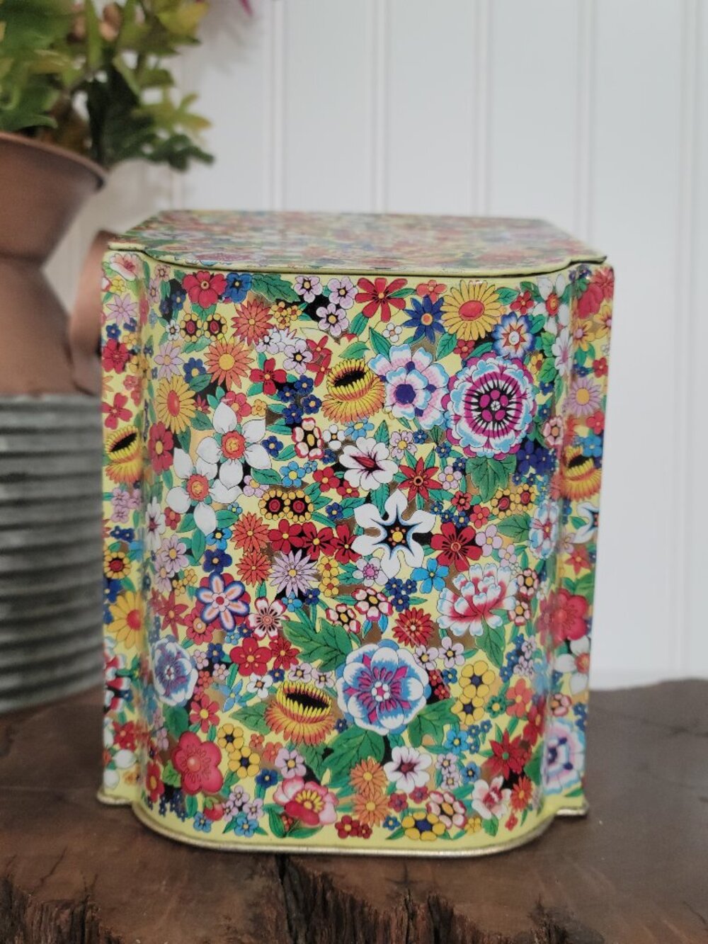 Vtg Retro Cottagecore Grandmacore Chintz Floral Hinged Daher Tea Tin Canister